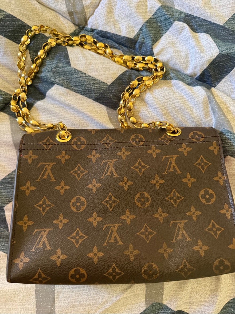 Louis Vuitton Monogram Shoulder Bag with Fuchsia Front Pocket and Gold Chain - Picture 13 of 16